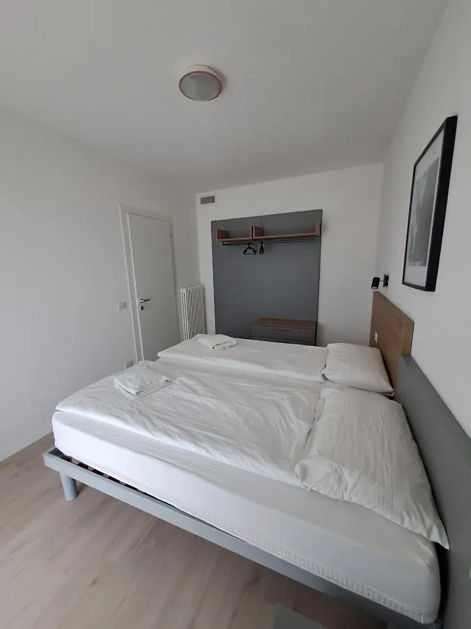Appartamenti Elisabeth Brenzone sul Garda 3*,